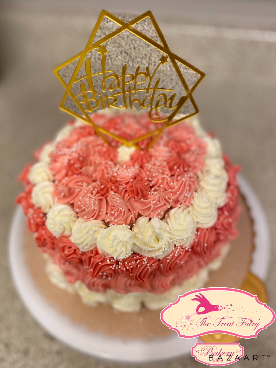 Briajahhh's tweet photo. So I recently started my own business back in June and since then I have gotten so much better 😩 and I think I’m ready to introduce it to Twitter 🥰 Meet The Treat Fairy Bakery ❤️ my next customer could be on your page 😉 Check out more cakes on my Ig: @treatfairybakery_ https://t.co/BaVy9E1QIR