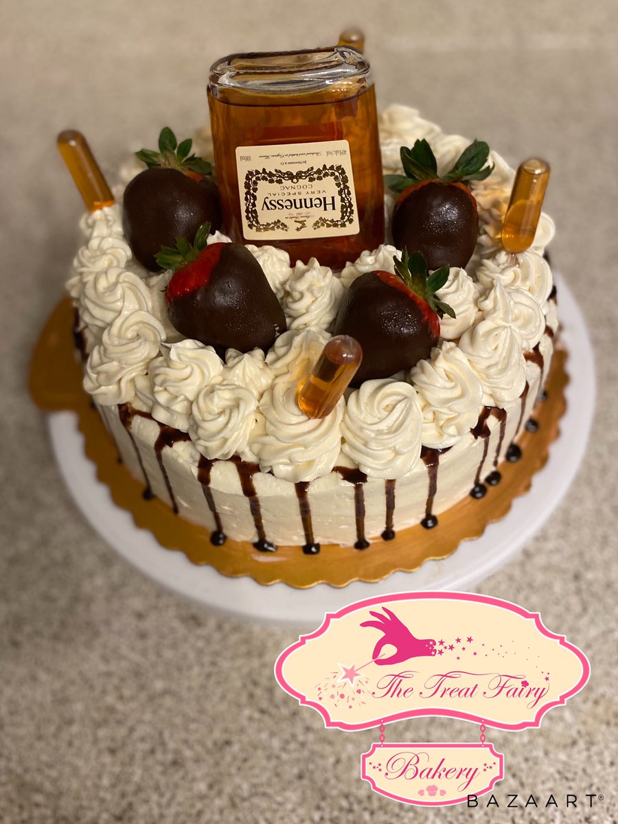 Briajahhh's tweet photo. So I recently started my own business back in June and since then I have gotten so much better 😩 and I think I’m ready to introduce it to Twitter 🥰 Meet The Treat Fairy Bakery ❤️ my next customer could be on your page 😉 Check out more cakes on my Ig: @treatfairybakery_ https://t.co/BaVy9E1QIR