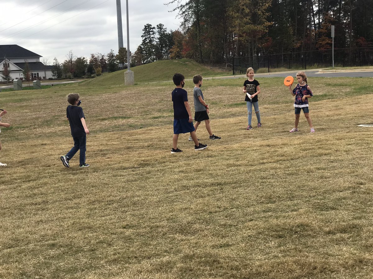 ᗷETᔕY KᑎIGᕼT tweet media