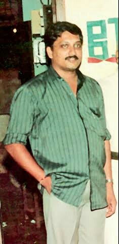 24 ऑक्टोबर 2000 साली म्हणजे सक्रिय राजकारणात प्रवेश करून जेमतेम 6 वर्ष झालेल्या मनोहररावांची गोव्याच्या राजभवनातमुख्यमंत्री म्हणून शपथ घेतांना असलेली भावनिक द्वंद्वस्थिती ही सामान्यांच्या समजण्या पलिकडे आहे. ज्या कुटूंबाच्या पाठिंब्यावर मुख्यमंत्री पदापर्यंतचा प्रवास झाला..