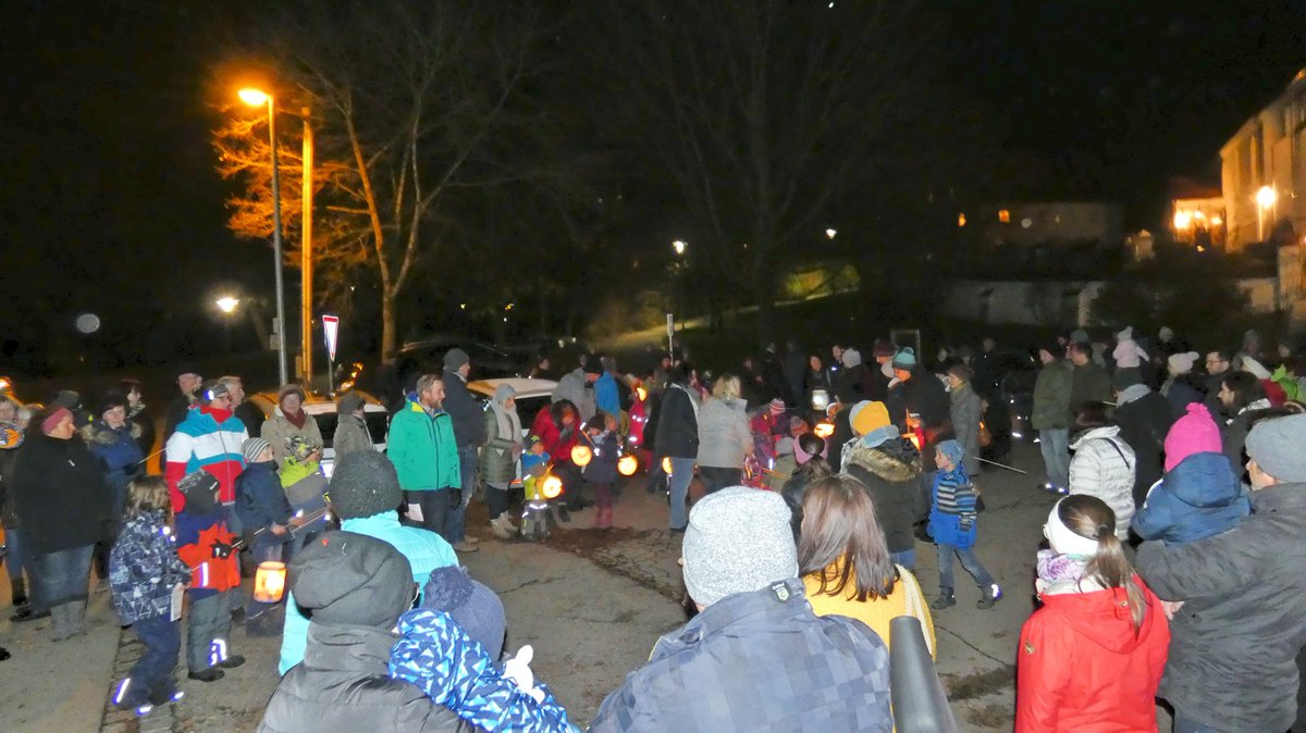  #OTD 63 yrs ago I like much of N. Europe was celebrating 11th Nov, St Martin's Day, a Feast day & a feast day to celebrate the end of the year.I, a Trinidadian happened to be visiting Germany & took part in town  #Weinheim  #martini lantern parade done by children all over /2