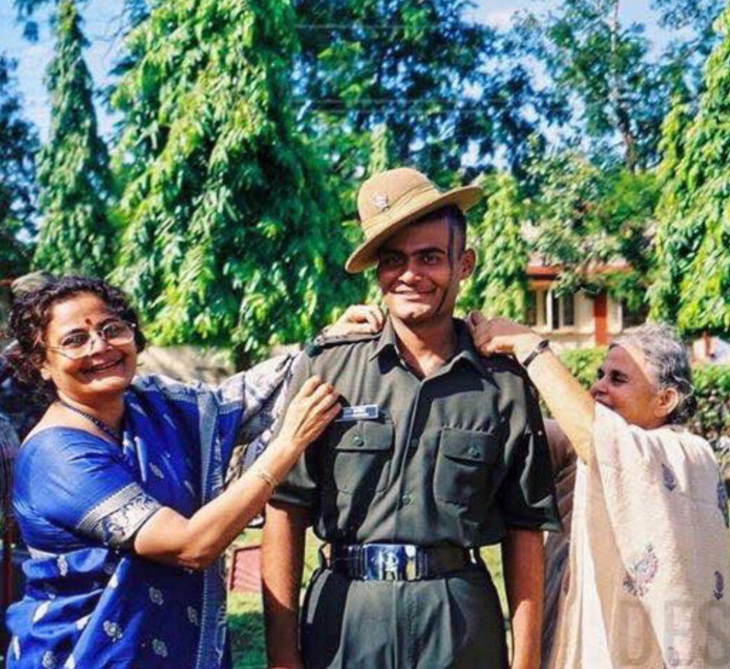 megirish2001's tweet photo. Young lad from merchant family in Mumbai says 'Country First' &amp; joins Army

Makes courageous sacrifice fighting terrorists at just 24

Distinguished mountaineer father Harish Kapadia, mother Geeta &amp; brother Sonam carry forward brave legacy with pride🙏

#BalidanDiwas #JaiHind 🇮🇳 https://t.co/xVsLjAqhhC