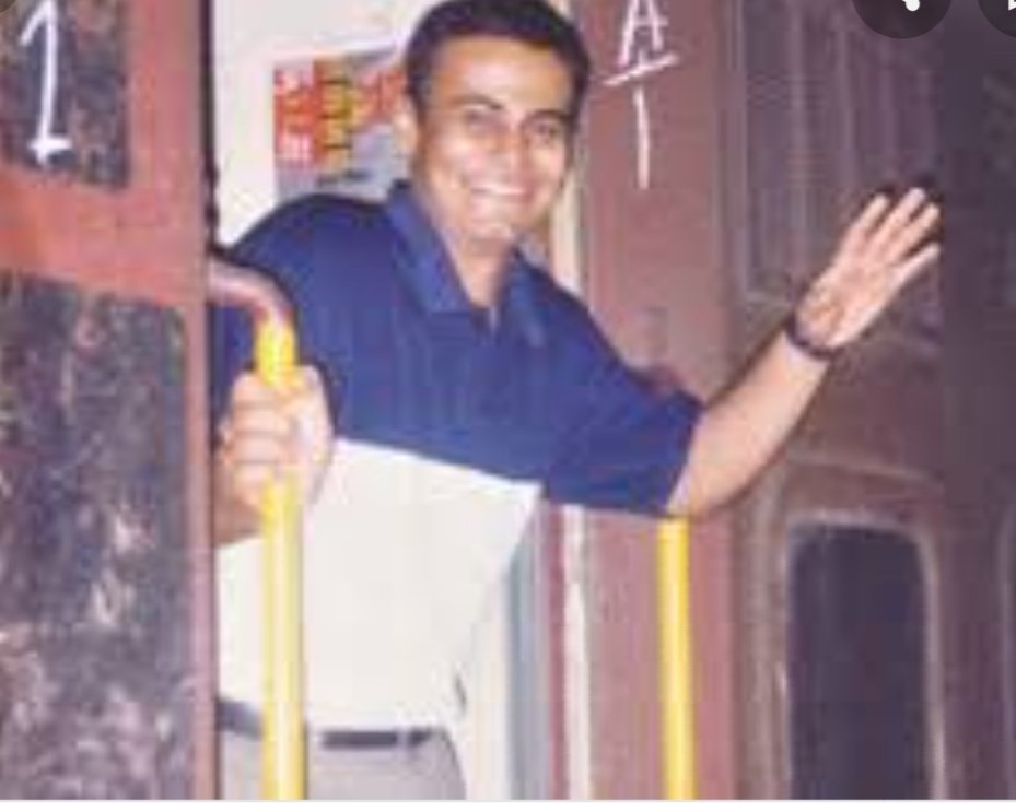megirish2001's tweet photo. Young lad from merchant family in Mumbai says 'Country First' &amp; joins Army

Makes courageous sacrifice fighting terrorists at just 24

Distinguished mountaineer father Harish Kapadia, mother Geeta &amp; brother Sonam carry forward brave legacy with pride🙏

#BalidanDiwas #JaiHind 🇮🇳 https://t.co/xVsLjAqhhC