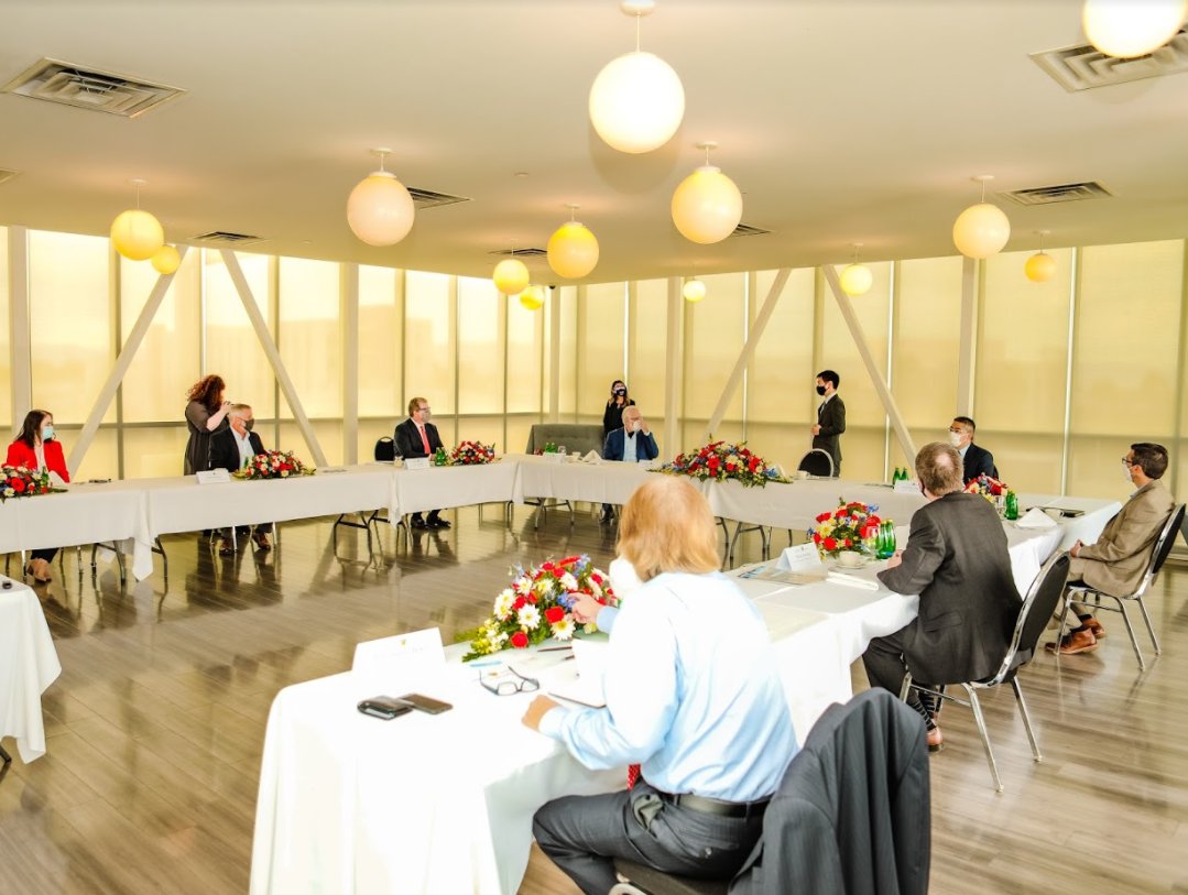 cityoflancaster's tweet photo. Mayor Parris has developed a vision for the use of hydrogen as a new way to further decarbonize the City. Hydrogen has wide-reaching benefits &amp; Lancaster has been the first to embrace hydrogen power. Learn more about the implementation of hydrogen at  https://t.co/IdFa5nFaiL. https://t.co/ywsnxKyym1