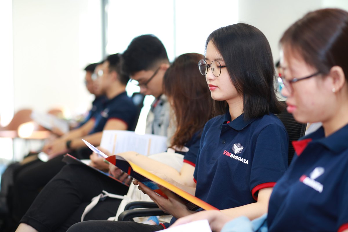 vinbdi's tweet photo. First Convocation Ceremony of Vingroup AI &amp; Data Science Human Resources Development Program!

More info about the program: https://t.co/ORp44ccQFj

#Vingroup #AI #BigData https://t.co/8HAmdER8Ah