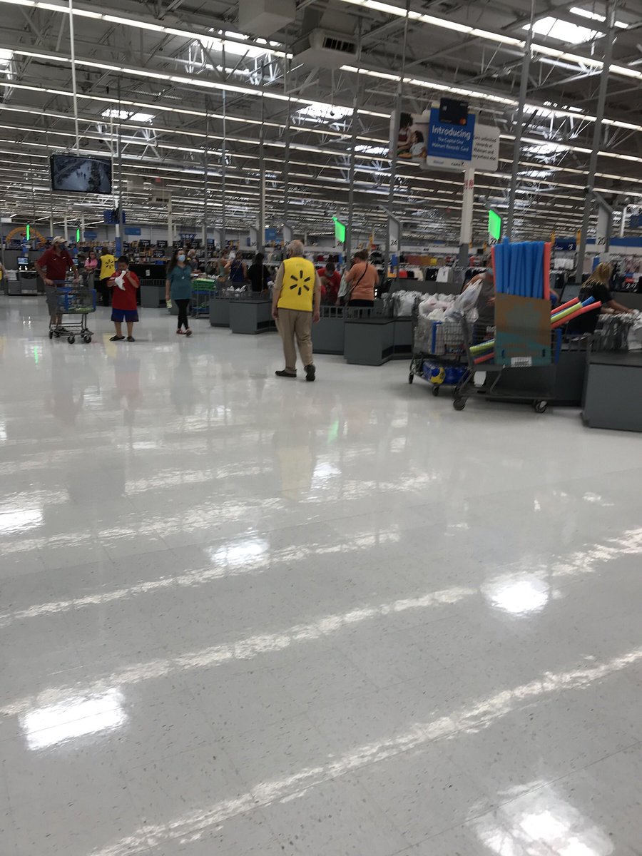 grannysidney's tweet image. #FightFor15 #BernieAtWalmart🔆 #Solidarity