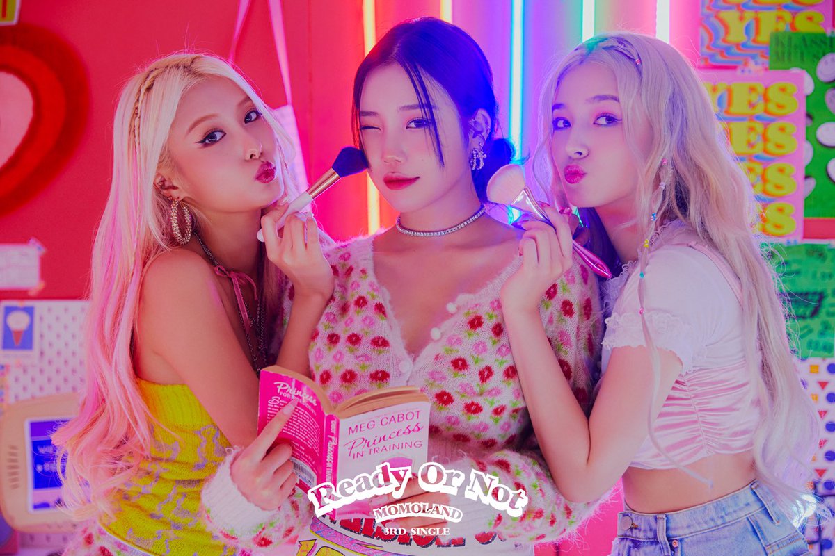 Nancy_Brasil's tweet photo. [📸] 11.11.20 - Terceiro photo teaser de Nancy, JooE e Ahin para o Single Album 'Ready Or Not'.

#MOMOLAND #모모랜드 #낸시 #Ready_Or_Not #MOMOLAND3rdTEASER #NANCY @MMLD_Official https://t.co/rYPl3CFB8v