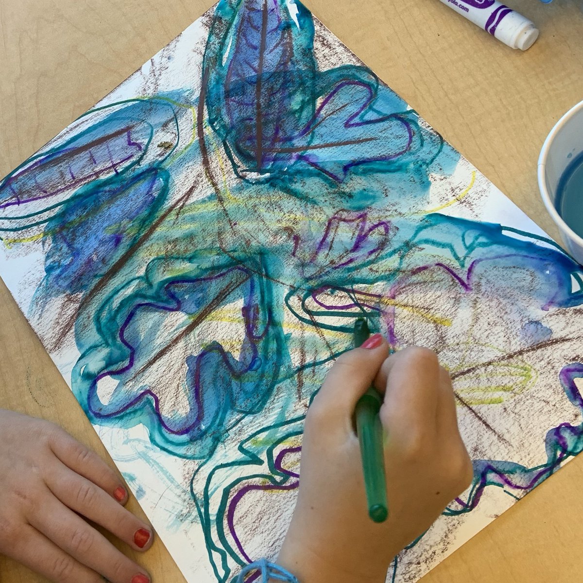 WSEArtRoom's tweet photo. Be-leaf it or not, but these beauties were made by Kinder and first-grade artists who learned about texture, and transforming marker outlines into paint. #texture #elementaryartists #KSArtEd https://t.co/U3hL90DKSa
