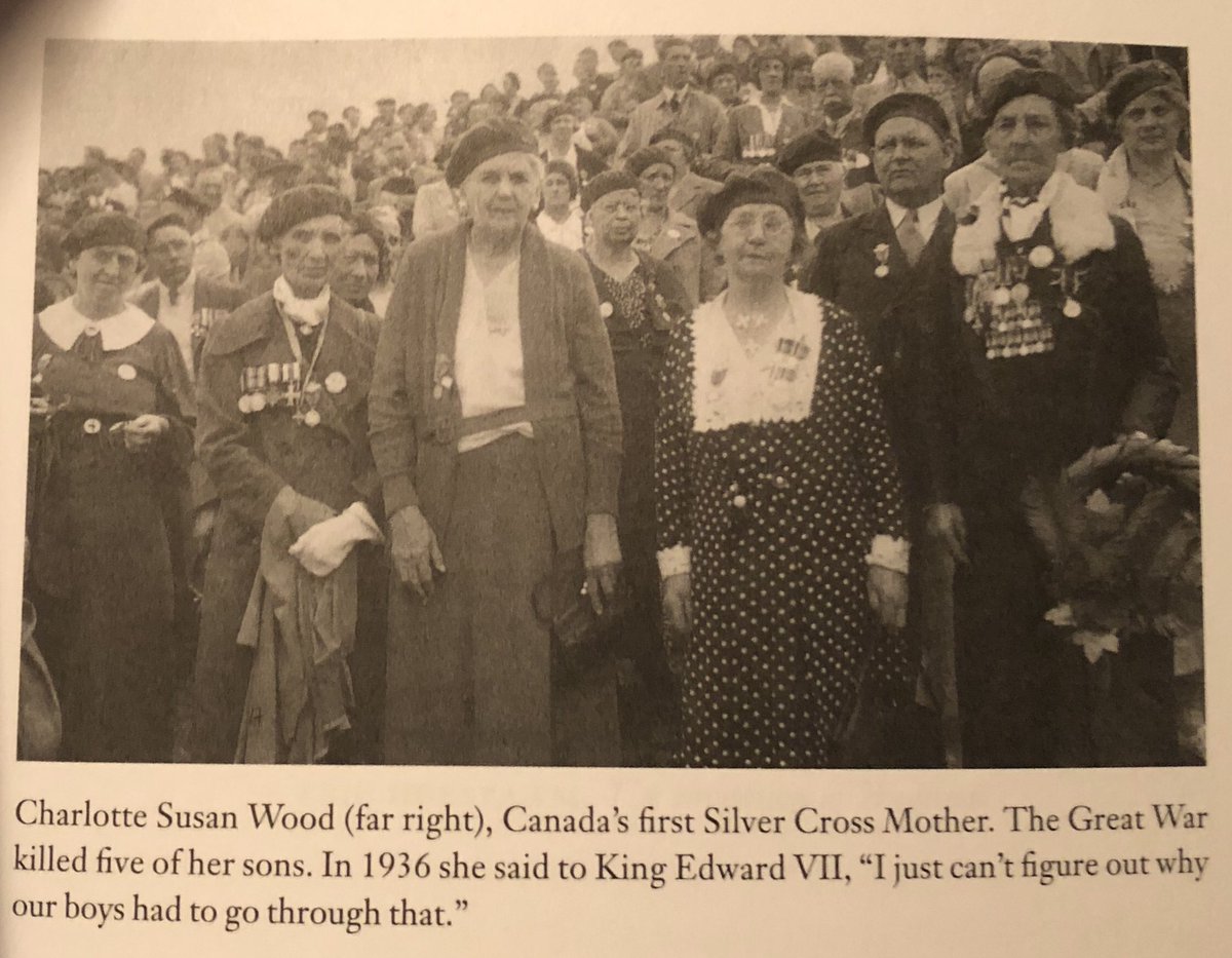 Letters to the editors hammered this point, as veterans and their families lambasted the war and the class system it upheld. This was highlighted by a series of war photos published in 1934. Some pictured here. Next tweet is a caption of a photo of Cdn soldiers w/one German. (24)