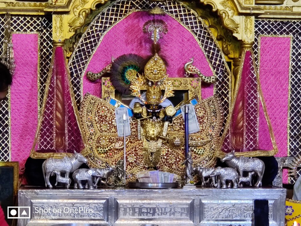 : 👉जमाने की ठोकर जो खाई न होती......😢😢😢
...फिर सॉवरे तेरी याद आई न होती 
अगर तूने करुणा दिखाई न होती.... 
.....तो ये जिंदगी मुस्कुराई न होती ।😃😃
            🌸🌸रंग बिरगे ,छैल छबीले , तिरछी नजर वाले 😉
   सांवल सॉ वीरा कै मनमोहक दर्शन🌲11🌲नवम्बर🌲2020🙏
