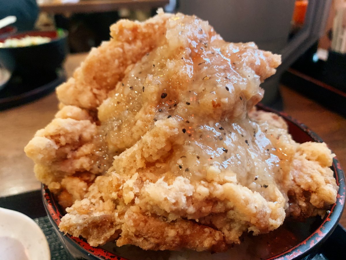 むにぐるめ 関東 ひなたかなた 東京 立川駅から徒歩2分 デカ盛り唐揚げ丼を食べられるお店 大きい唐揚げが器いっぱい広がる特大飯 サクサク衣とジューシーな肉の食感を楽しめます ランチ限定品になります