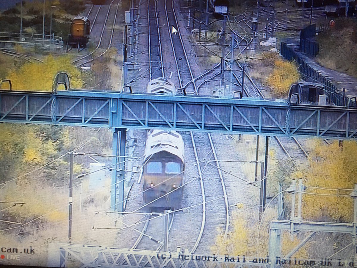bproudfoot66's tweet photo. @FreightmasterUK @railcamlive @DRSgovuk Unidentified Sheds on the 3S26 Leeds to York Thrall RHTT passing through the York avoider line. #spottingfromhome #essentialjourneysonly https://t.co/xe5LxlvOJA