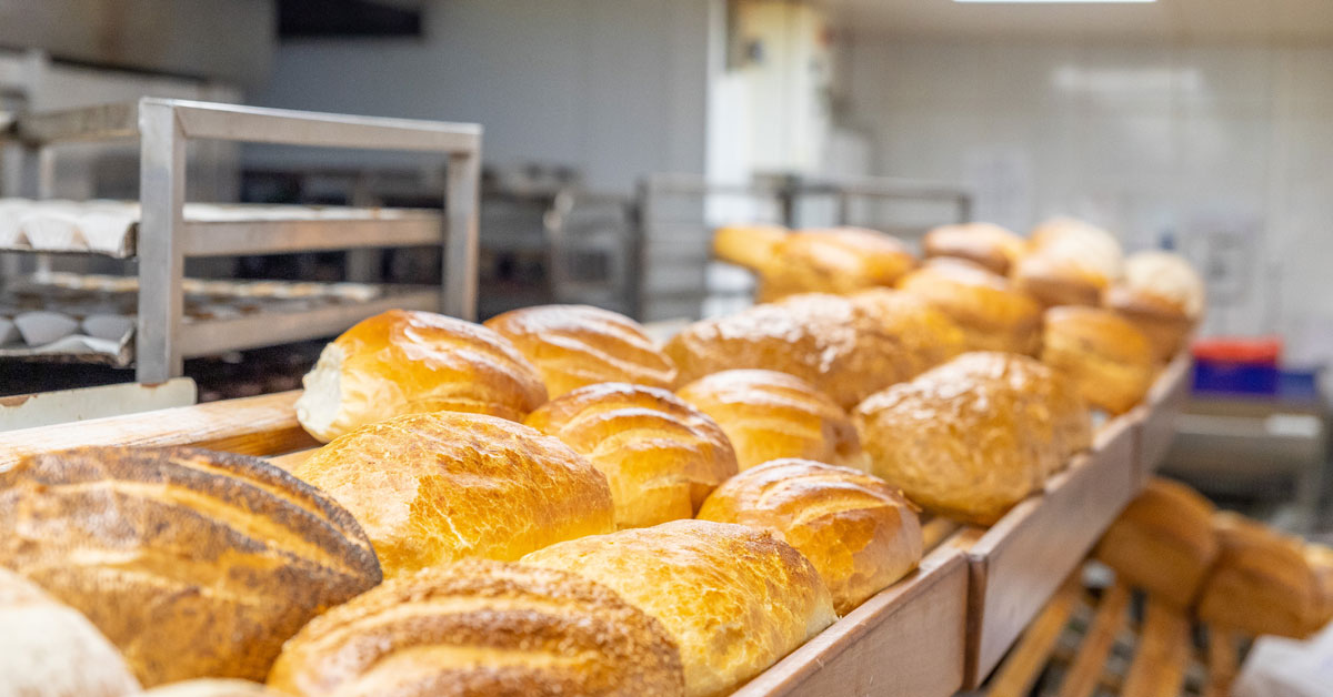 BeckettsFarm's tweet image. Our Bakers will be on site every morning to supply you with the most delicious fresh bread during lockdown. 

Come and visit us for all your essential shopping.

ow.ly/gQnD50CbfuK

#wearebecketts #shoplocal #openforessentials #staysafe