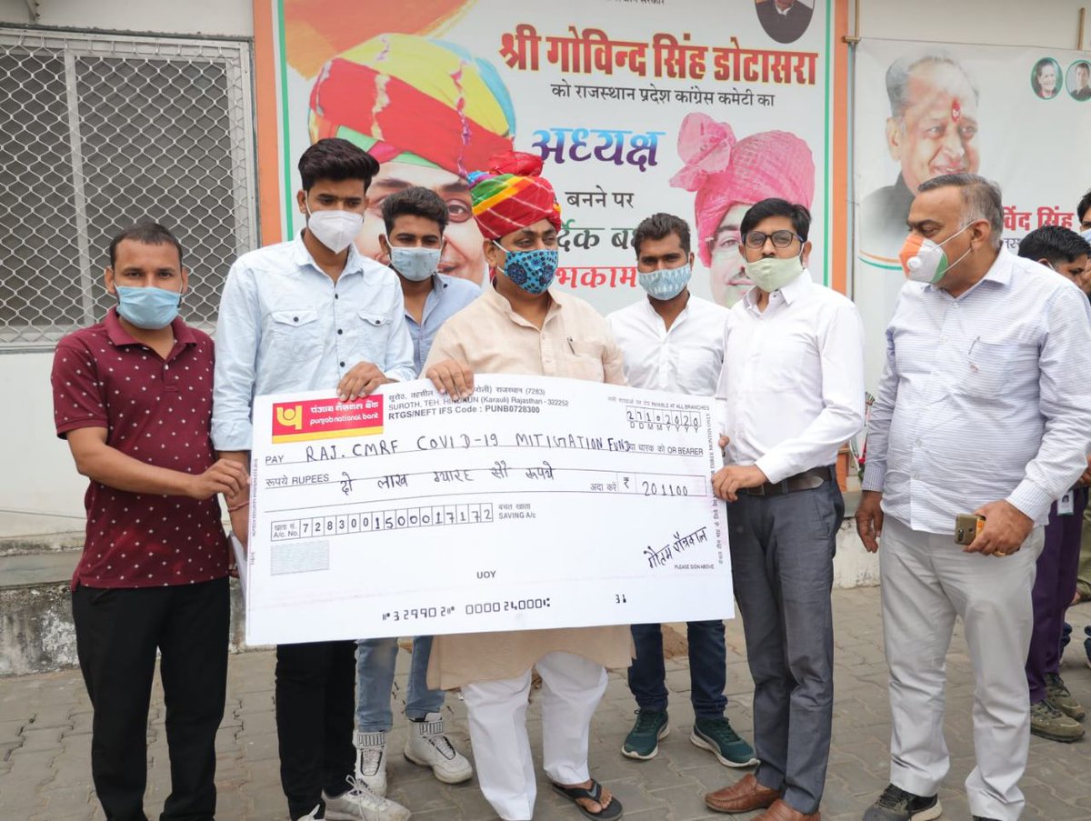 partihar_rohit's tweet photo. लाइब्रेरियन ग्रेड 3 भर्ती 2018 के अभ्यर्थियों के द्वारा माननीय शिक्षा मंत्री  @GovindDotasra जी  को COVID19 फंड के माध्यम से 201111रूपये का चैक देकर पद वृध्दि कि मांग रखी गयी 

#INCREASE_LIBRARIAN_3GRADE_POST
  @RajCMO @ashokgehlot51 
 @zeerajasthan_ @News18Rajasthan https://t.co/4gLg8Xzu5C
