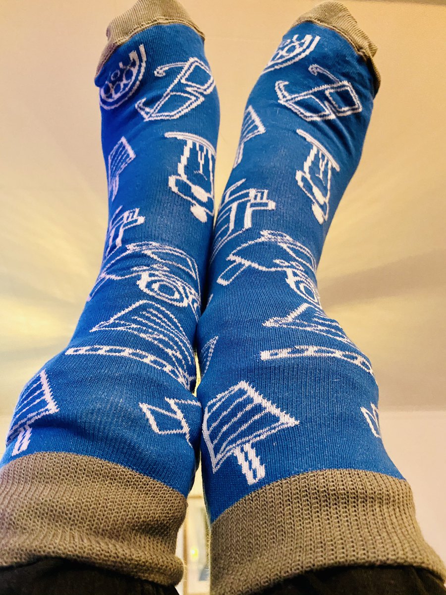 Wie heeft deze #unieke #filmfestivalsokken in de sokkenla liggen? Aanstaand weekend is het uitgelezen moment deze te dragen. Languit op de bank, filmpje erbij...

#onwennig #wemissenjullie #geenfilmfestivalditjaar #filmfestivalthuisopdebank