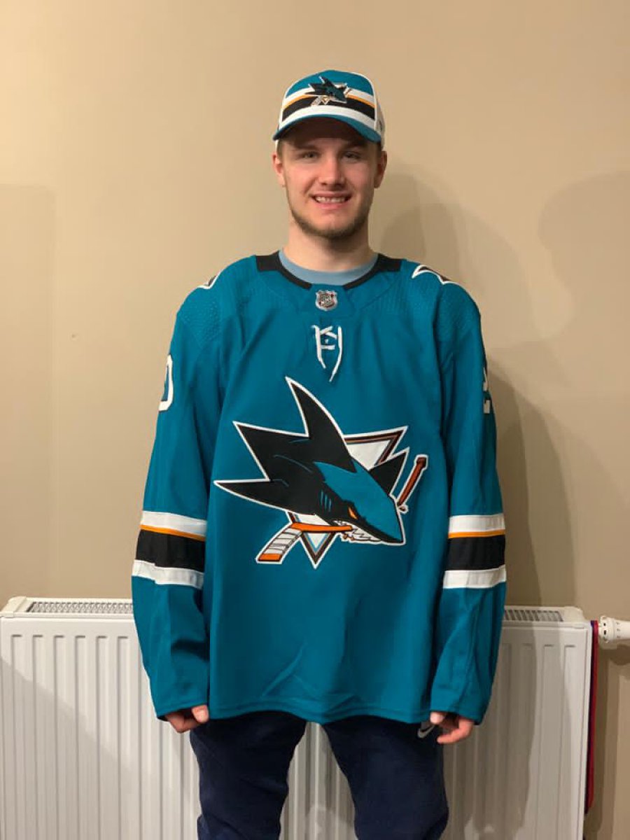 adamraska74's tweet photo. Finally got to put on the teal! Feels great!
#sharks🦈 https://t.co/wwyEun8xza