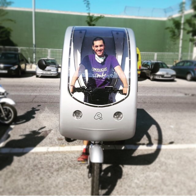 rodaprat's tweet photo. Creiem en un la sostenibilitat medioambiental i laboral per això hem creat Rodaprat, el nou servei de distribució amb tricicles elèctrics al Prat de Llobregat. 
 #urbancycling #delivery #reparto #cargobike #ecologydelivery https://t.co/MmbRry72fz
