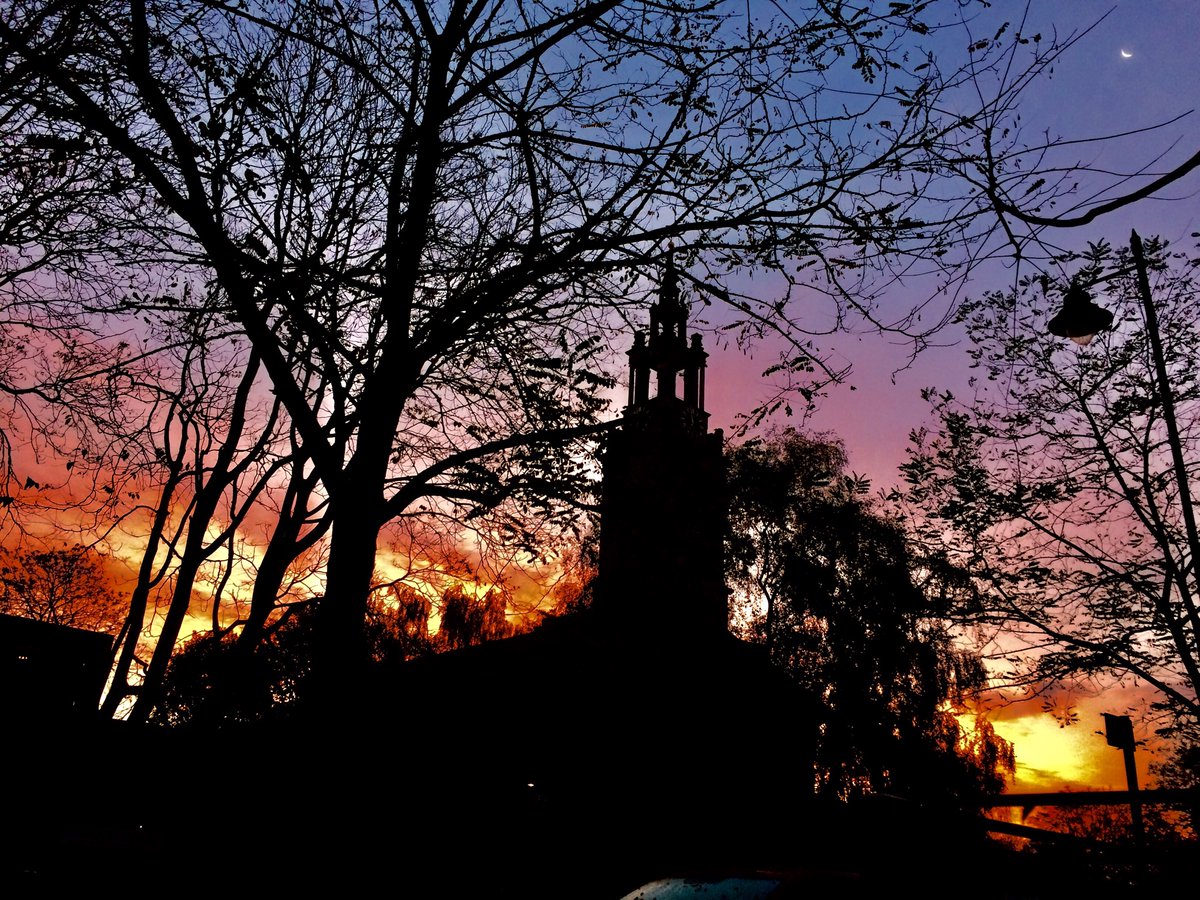 Hannah Kokoschka (@hannahkokoschka) on Twitter photo #wednesdaymotivation a stunning #wednesdaymorning sky to start the day with a virtual <a href="/Proj_AwesomeLDN/">Project Awesome London</a> #freefitness session! #sunrise #wednesdaymotivation a stunning #wednesdaymorning sky to start the day with a virtual <a href="/Proj_AwesomeLDN/">Project Awesome London</a> #freefitness session! #sunrise