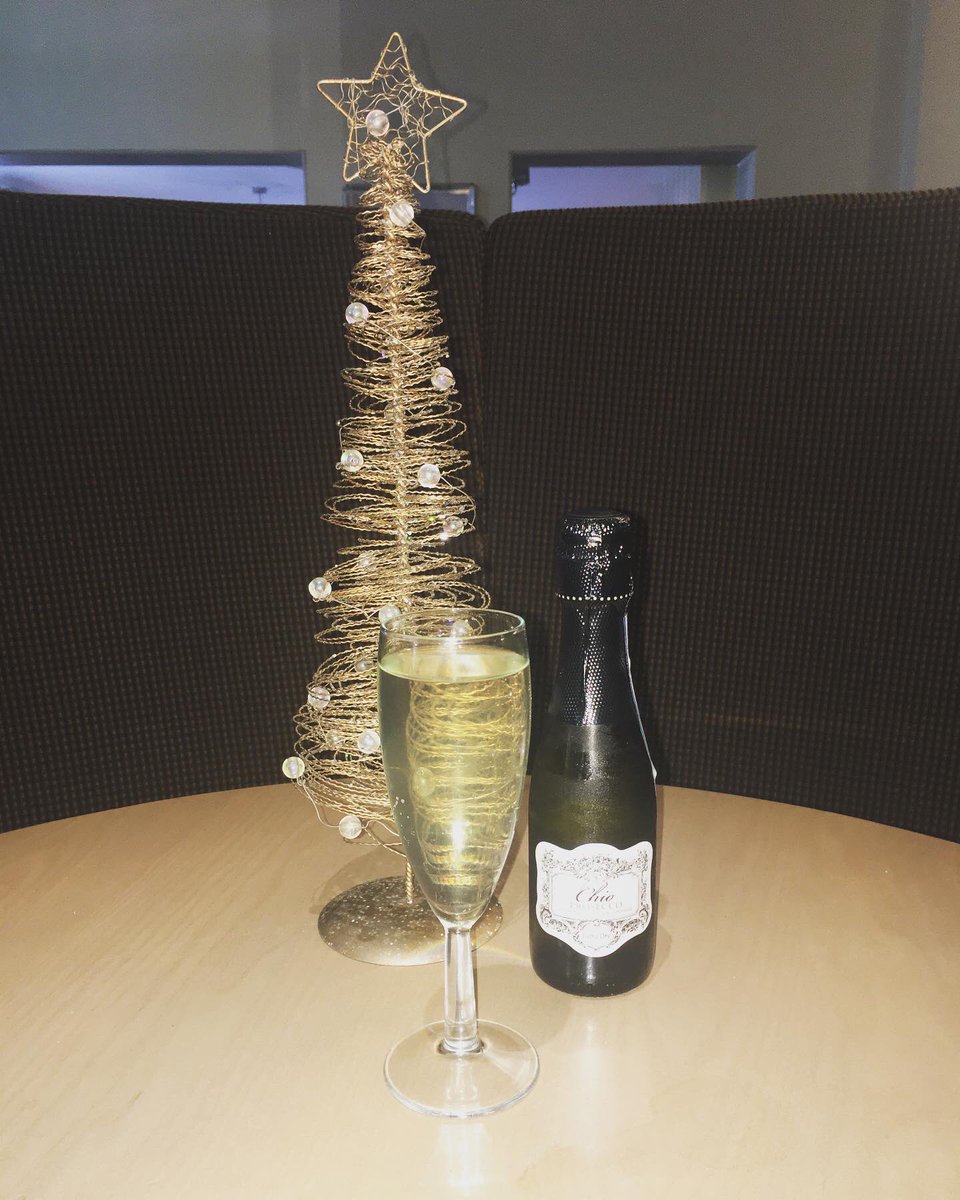 ElephantandCas6's tweet photo. 🎄C H R I S T M A S  D A Y🎄 

Book your table in our beautiful Cocktail Lounge &amp; Riverside Restaurant Area now by calling 01686 626 271🥂🐘🌟 #TeamEle #Christmas2020 #SupportLocal https://t.co/79GRqhmmab