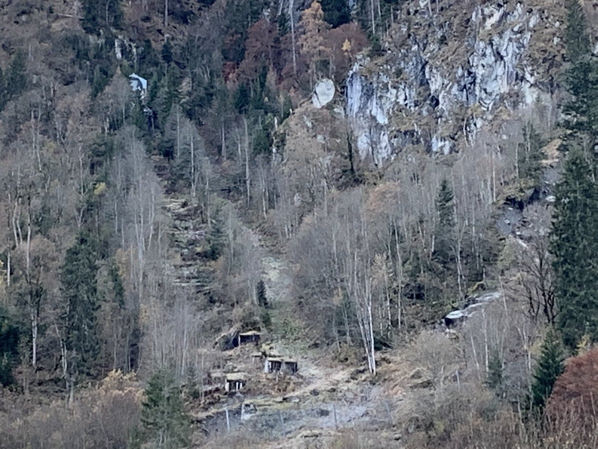 NikNeumaier's tweet photo. #Gedenken: Brandkatastrophe vor 20Jahren in #Kaprun. An die Standseilbahn erinnern nur noch Spuren im GelΓ€nde https://t.co/NRPHws2NnV