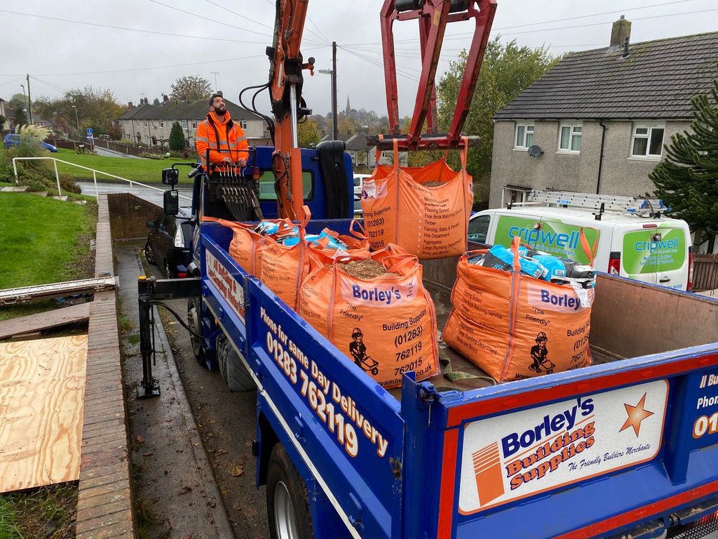 BORLEYS_MINIMIX's tweet photo. Sand, soil, hardcore, cement and a whole range of building and landscaping supplies available for delivery across the region 😀 😀 😀 😀 😀 
To arrange yours simply call Burton 01283 762119
Tamworth 01827 425001
Nuneaton 024 7695 2119 https://t.co/GXGqtBjduw
