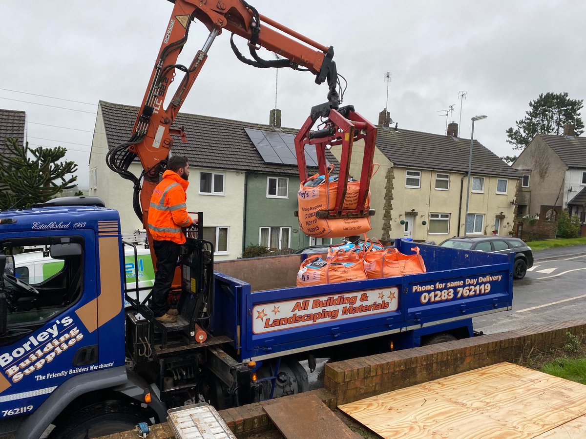 BORLEYS_MINIMIX's tweet photo. Sand, soil, hardcore, cement and a whole range of building and landscaping supplies available for delivery across the region 😀 😀 😀 😀 😀 
To arrange yours simply call Burton 01283 762119
Tamworth 01827 425001
Nuneaton 024 7695 2119 https://t.co/GXGqtBjduw