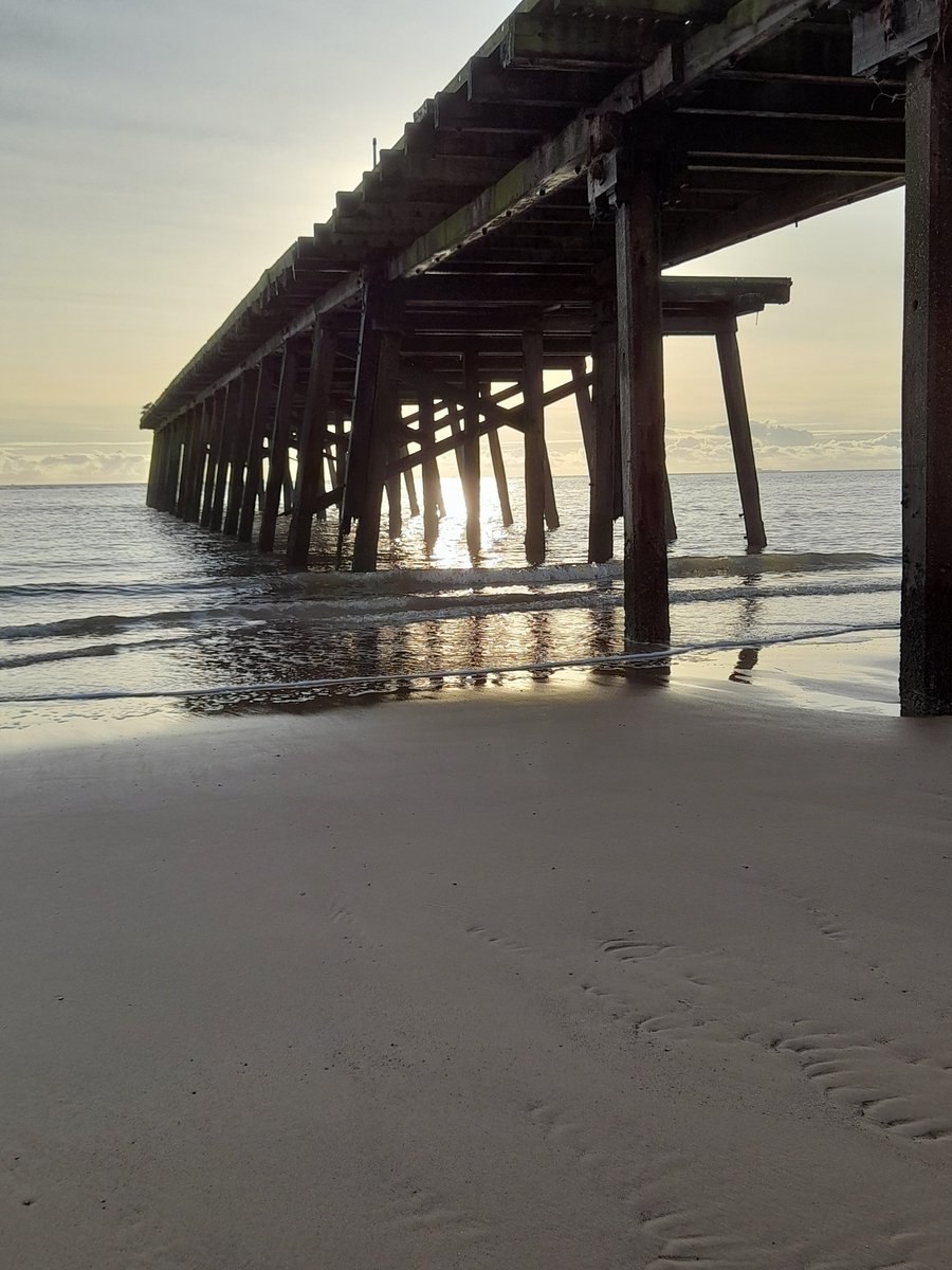 LittleMeThatter's tweet photo. Just on my walk listening to 'Why can't I wake up with you' (TTAP version) .....made me think of how fab would this song be on tour with just @GaryBarlow and a piano. Such a beautiful song. #SetListRequest #Lowestoft https://t.co/FSbBdccx0E