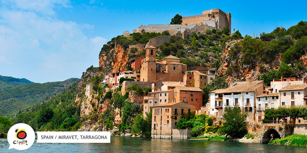  In the province of  #Tarragona, the medieval castle of  #Miravet stands out. This well-preserved fortress with Arab origin seems like a sentinel beside the Ebro river. Not only the view is amazing, but also the interior is fascinating!  https://bit.ly/37ALJEB 