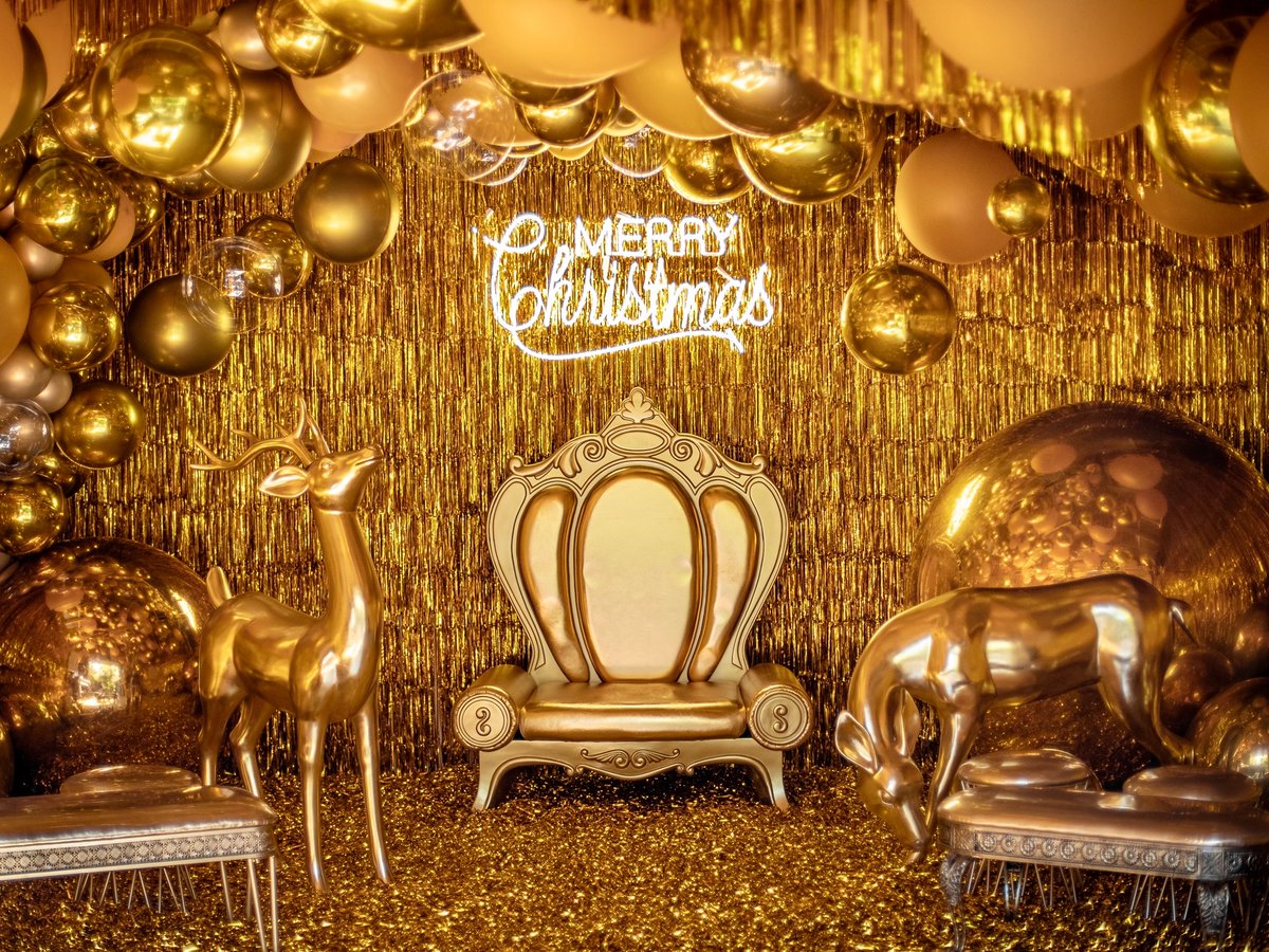 💛💛  SANTA'S GOLDEN GROTTO 💛💛
​
​Our elves have been hard at work and our 2020 Santa photo set-up is finally finished! 
​
​Bookings are ESSENTIAL , tap the link below to book.
​bit.ly/3lP2Vde