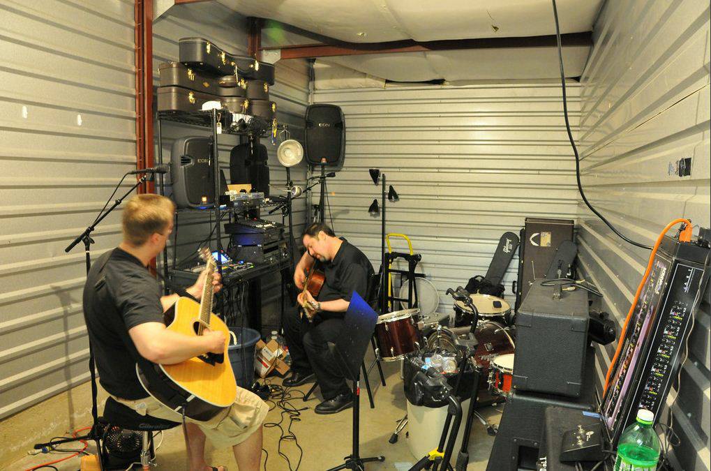4SPleasantville's tweet photo. Safe, Place to Practice Your Music. Having difficulty finding a place to play your trumpet, practice drums, or sing as loud as you like at any hour of the day or night? Look no further than our new facility! 515-848-8040
https://t.co/d4u5KVDqpK
#drummer #tuba #musician #singer https://t.co/zWhNFfUigc