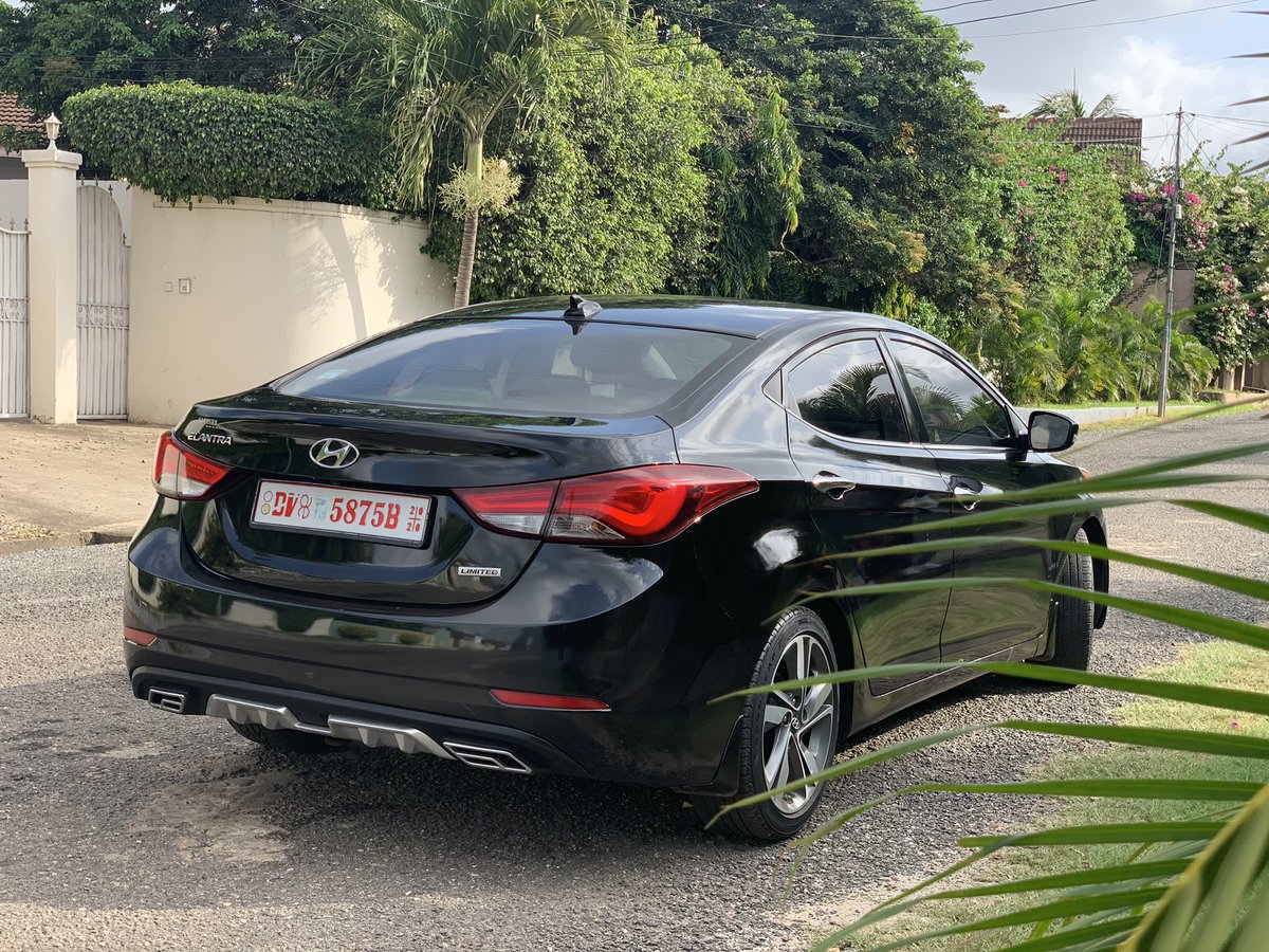 FrankDoe101's tweet photo. 2015 Hyundai Elantra limited 
1.8L engine 
72k miles 
Reverse cam 
Alloy wheels 
Fog lamps 

Price - 58k p3 😁
Pls rt 

#YourCarGuy 🚘🕺🏾 https://t.co/xBYSTHBwuc