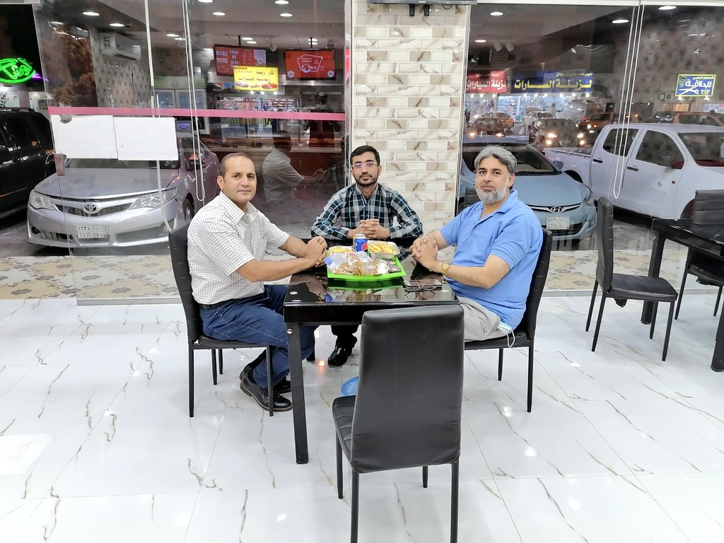 malikansirinq's tweet photo. کمپنی کے نیے انجینئر  کے نام ایک شام
خوبصورت شخصیت اور خوش مزاجی کا پہلو تھامے ہوئے عون بھائی کے ساتھ وقت گزار کر راحت محسوس ہوئی
امید ہے یہ  نوجوان کمپنی کےلیے اپنی خدمات بھر پور انداز میں پیش کرے گا
❤️❤️🌹🌹🌸🌸🌺 https://t.co/Y5mpezViun