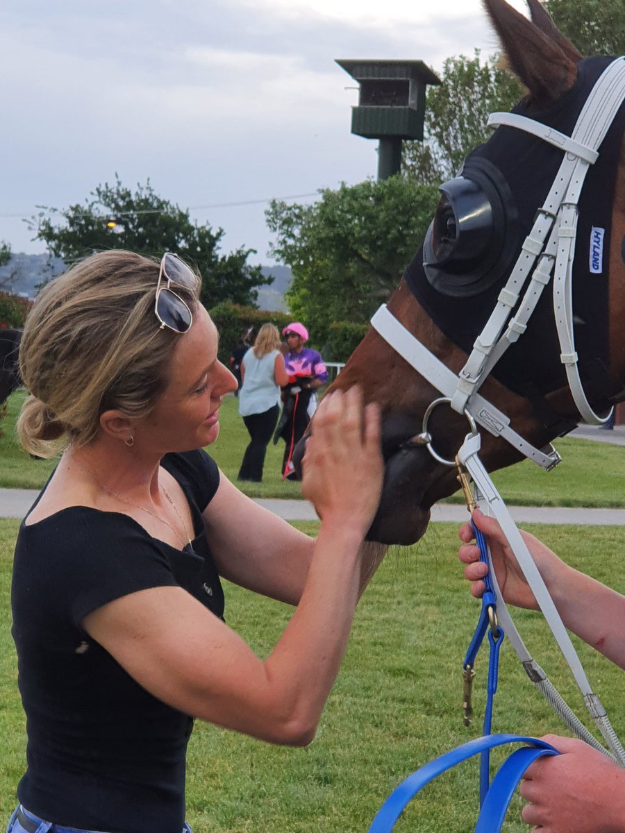 Hard work and the love of the horse!! Its how she gets results.. Coronation Pia repays <a href="/SiggyCarr/">Siggy Carr</a> and <a href="/troycbaker/">Troy Baker</a> with a typical tries her guts out effort to win Race 4 tonight at Mowbray. Well done everyone!