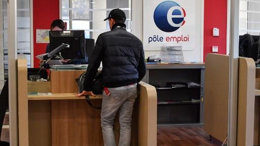franceinfo's tweet photo. AUDIO ▶ Emploi : Pôle emploi cible les jeunes avec un dispositif d'accompagnement renforcé

C'est dans C'est mon boulot, à écouter ici ⤵

https://t.co/8KlbI16TKm https://t.co/YqraOBAN1J