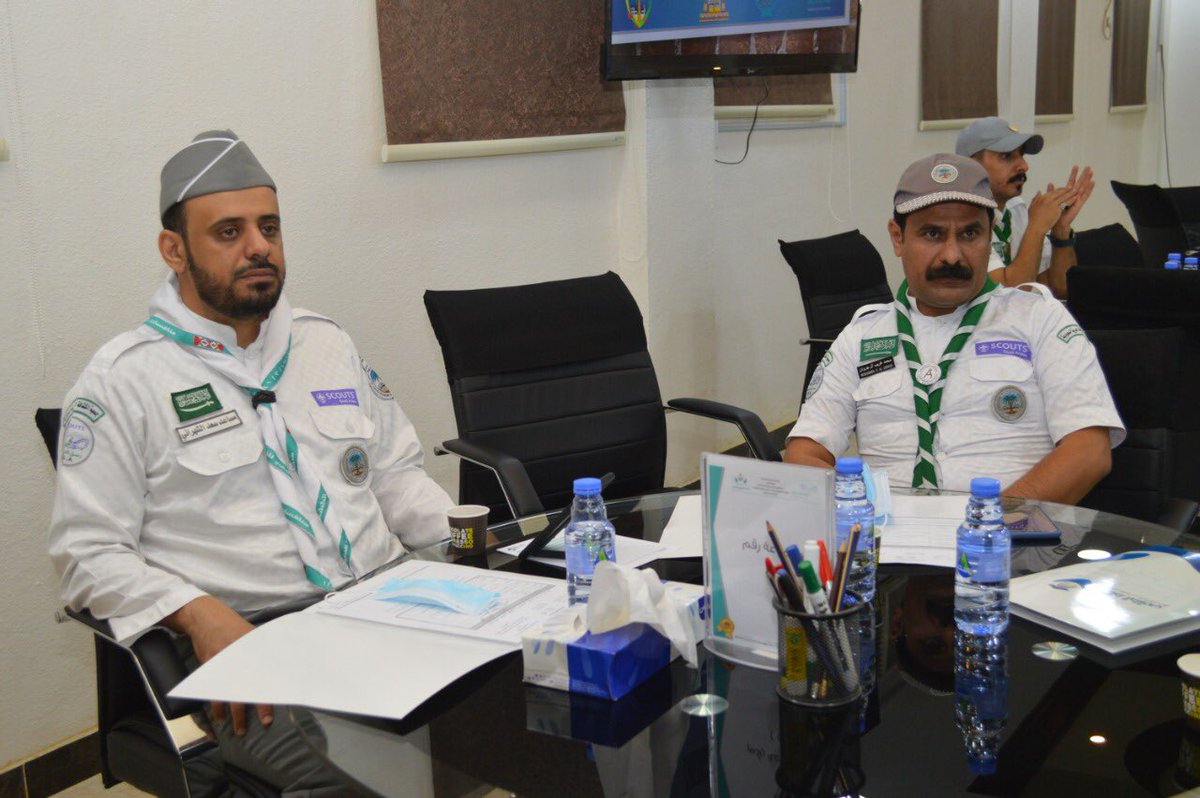 AsirScout's tweet photo. رئيس النشاط الكشفي بتعليم بيشة الأستاذ مساعد الشهراني يترأس  #مجلس_التطوير_الكشفي_بمنطقة_عسير في دورته الحالية ويناقش مع الأعضاء عددا من الموضوعات ��لمطروحة على جدول الأعمال وبرامج المجلس للمرحلة القادمة مع استمرار جائحة #كورونا (التجمعات الالكترونية، الاستفادة من برنامج زوم) https://t.co/m2xz75dtKy