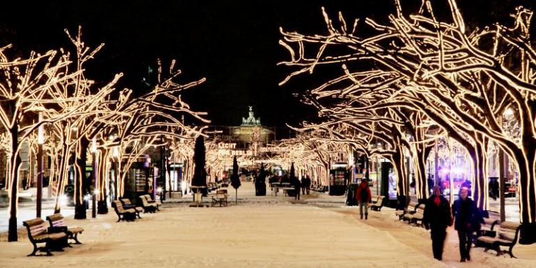 Blogsalamank's tweet photo. Unter Den Linden, Champs Elysees, Regent Street, Paseo de Recoletos... Las calles principales de las grandes ciudades europeas se engalanan para recibir la Navidad. https://t.co/MN4TaHvIZo