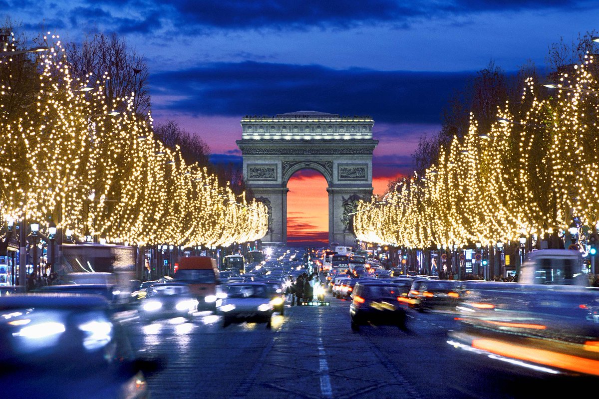 Blogsalamank's tweet photo. Unter Den Linden, Champs Elysees, Regent Street, Paseo de Recoletos... Las calles principales de las grandes ciudades europeas se engalanan para recibir la Navidad. https://t.co/MN4TaHvIZo