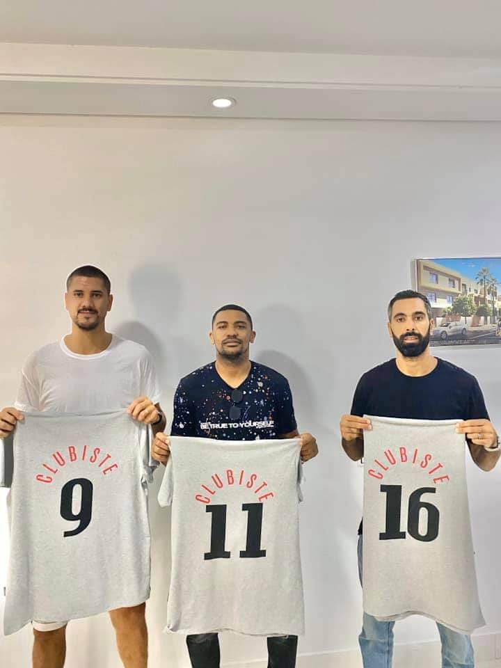 Fin août 2020, le Club Africain annonce le recrutement de trois internationaux Omar Moulhi, Mohamed Hdidane, Lasaad Chwaya pour sa section basket. L’argent était destiné à payer des amendes et lever les sanctions, pourtant.