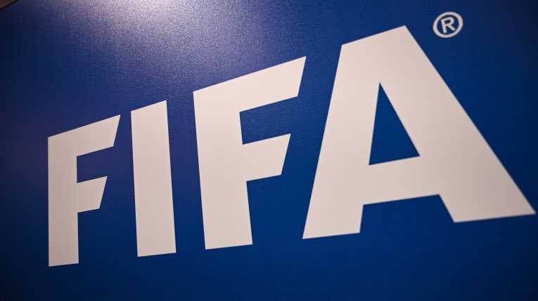 Tous ces joueurs ont des contrats signés, mais non approuvés par la FIFA qui a, entre temps, imposé une interdiction de recrutement en rapport avec plusieurs sanctions et amendes à payer.