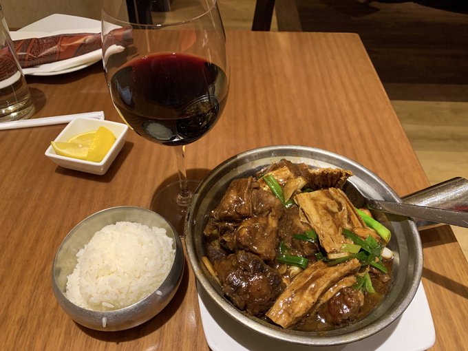 Oxtail in red wine sauce with a glass of Merlot. What a great combination. https://t.co/jsgExd76UT