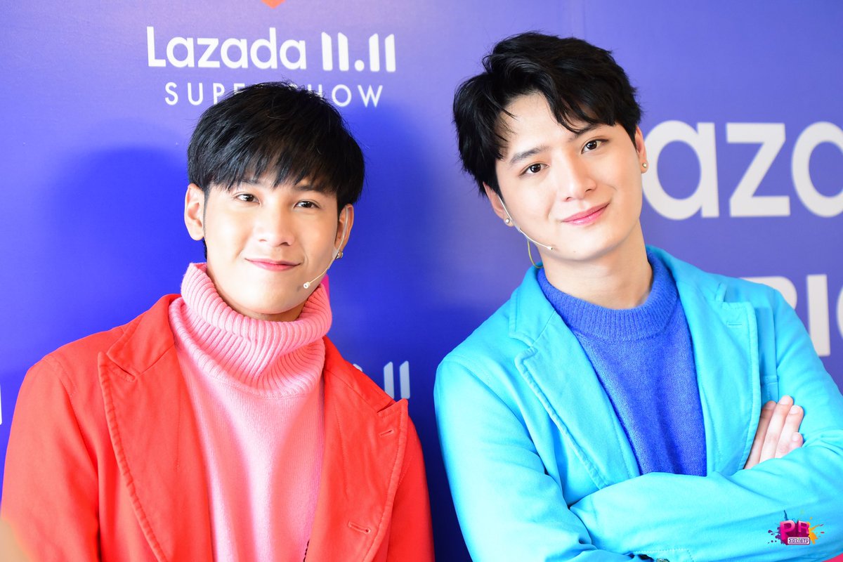 PRSocietyNews's tweet photo. #คริสสิงโต #เตนิว ก็มานะจ๊ะ พร้อมสำหรับโชว์สุดพิเศษในงาน Lazada 11.11 Super Show แน่นอน ห้ามพลาดกับคู่จิ้นสุดฟินในเวลา 17.00 ทาง LazLive 

#Lazada1111TH #LazadaBiggestOneDaySaleTH
#KristPerawat #SingtoPrachaya 
#Tawan_V #Newwiee https://t.co/cQFN1WPvBd