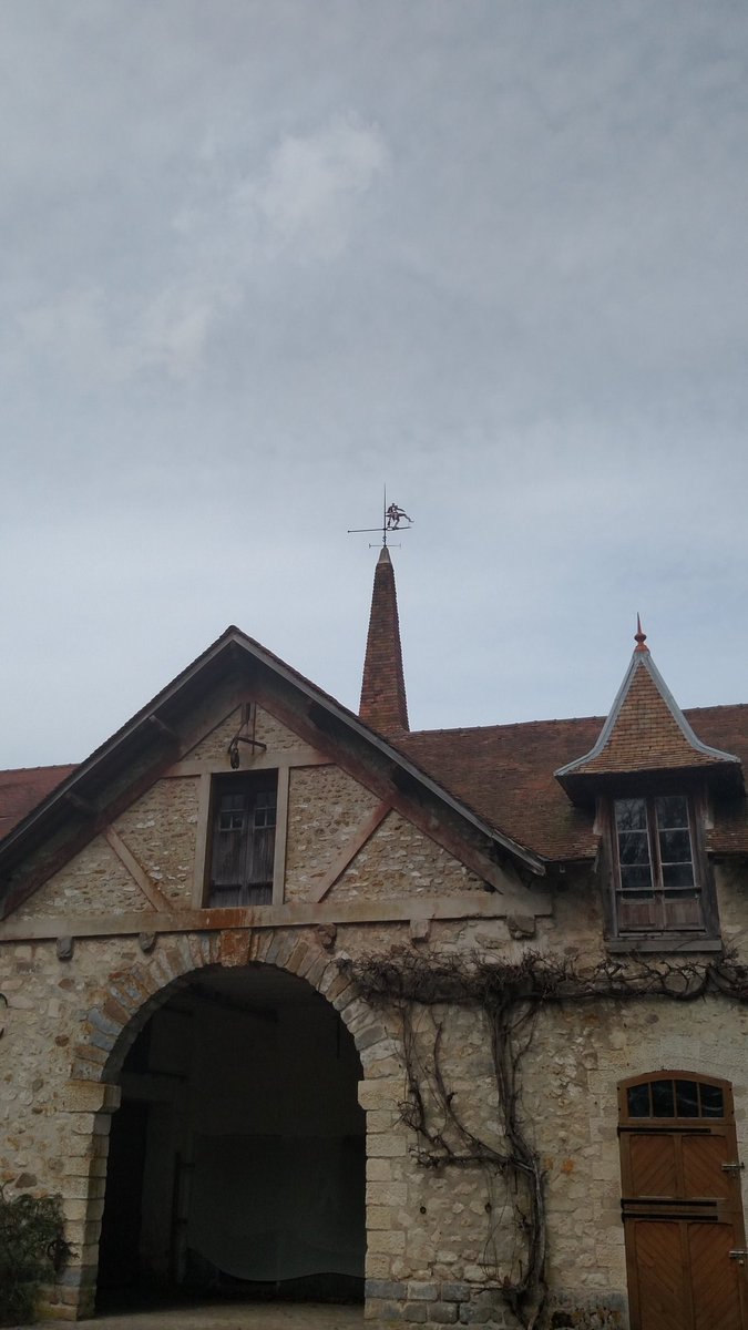 The Yanks grab the old stables in Belleau across from the fountainWith zero fanfare, they alter the stables juuuuuuuuuust slightly. Something the Marines will miss as they scoop water from the fountain.The weathervane on the stablesAnd you're like, "I don't see it"