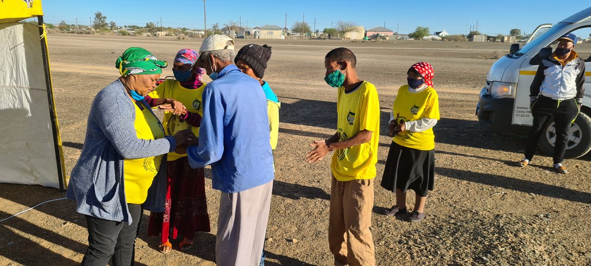 AncNcape's tweet photo. The first Voters arriving at the Voting Station in Ward 3, Brandvlei. They will cast there vote for the ANC today.
#VoteANC
#DoNotForgetYourMask https://t.co/zQKenVPNAg