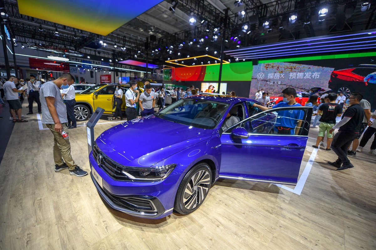 EDNewsChina's tweet photo. #FAWGroup, #China's leading #automaker, sold more than 3.01 million vehicles in the first 10 months of this year, an increase of 7.8% y-o-y. Its leading sedan brand Hongqi sold 153,109 vehicles in the period, an increase of 102.7% y-o-y https://t.co/aHS6fxoPtB
