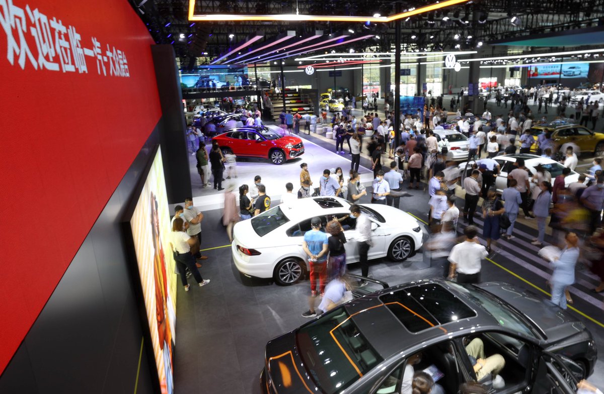 EDNewsChina's tweet photo. #FAWGroup, #China's leading #automaker, sold more than 3.01 million vehicles in the first 10 months of this year, an increase of 7.8% y-o-y. Its leading sedan brand Hongqi sold 153,109 vehicles in the period, an increase of 102.7% y-o-y https://t.co/aHS6fxoPtB