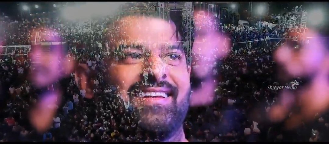 FreakingRebels's tweet photo. His on-screen portrayal was excellent enough to make both his characters loved by the audience

#Prabhas
#18GloriousYearsOfPrabhas https://t.co/xdBozmVChW