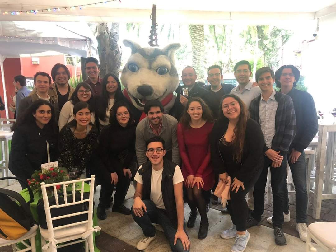 Hace un año 2019. Con el equipazo <a href="/CentroLujambio/">C.E. Alonso Lujambio</a>, <a href="/IngridCuriocaM/">Ingrid Curioca</a> <a href="/HVivesSegl/">Horacio Vives Segl</a> <a href="/sararcrp/">Sara Raquel :)</a> @DValentynC <a href="/ZyanyaCastro/">Zyanya Castro</a> @KarlaLEs11 <a href="/chavezaridjis/">Luis Enrique</a> <a href="/dhumbertoj/">David Humberto Jiménez</a> @DValentynC <a href="/ceci_LR/">Choso stan account</a> <a href="/danielsll24/">Daniel Saavedra Lladó</a> 
#GiveawayColmillo