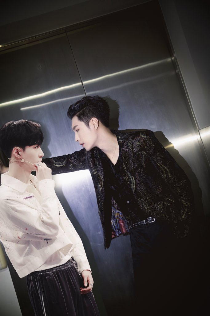 Chuchouxxing's tweet photo. 🙈🙈🙈 #LayXing https://t.co/guV6ElOIte
