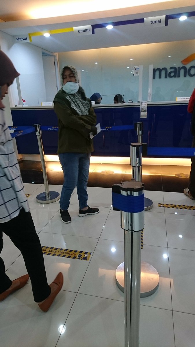 echa_fp's tweet photo. @bankmandiri antrix bikin pegel...
Bisakah saat antri di Teller dibuat lebih nyaman? https://t.co/52yUZ9MVPa