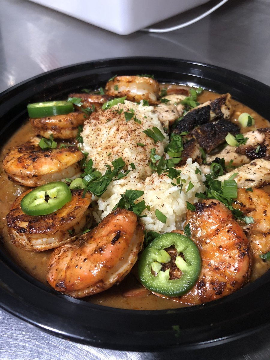 cravincreole's tweet image. We want to say thank you to our Veteran’s! 
Show your military ID and receive 11% off your entire purchase 
📍EoS Fitness on Decatur and Blue Diamond 
12pm til we sell out! 
📲 CravinCreole.com // CravinCreole.com/calendar